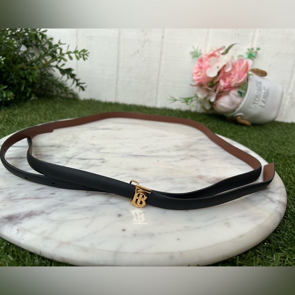 Burberry TB Reversible Leather
Belt Brown/ Black with Gold Burberry Logo Accent - Picture 15 of 16